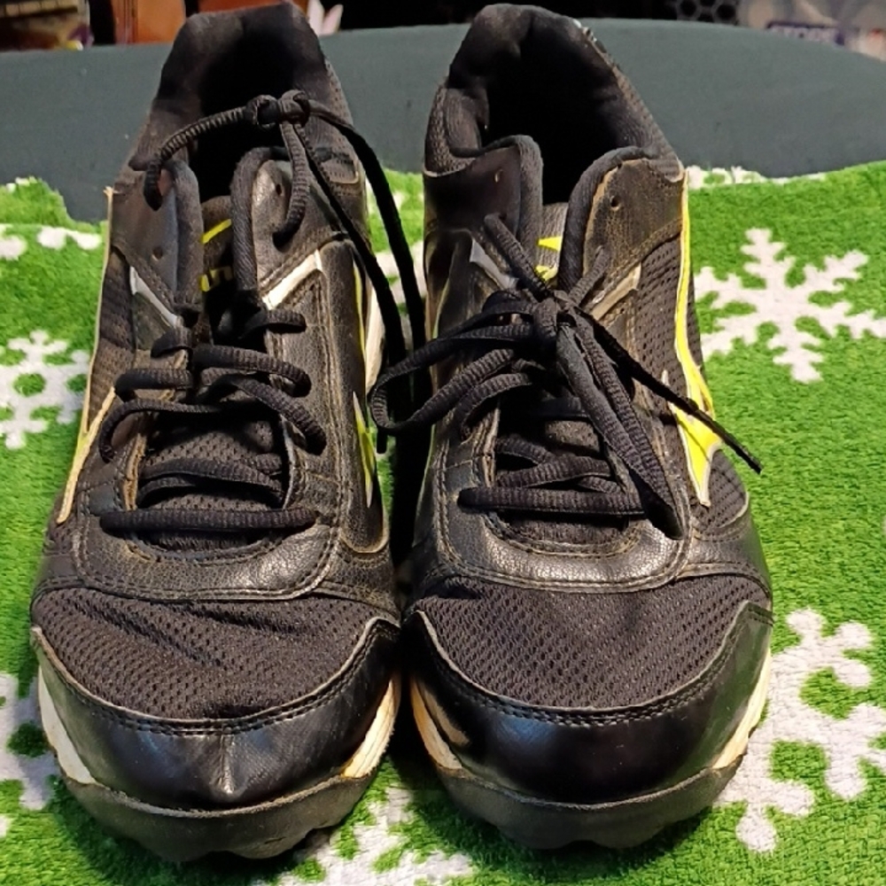 Mizuno Black and Yellow Athletic Shoes